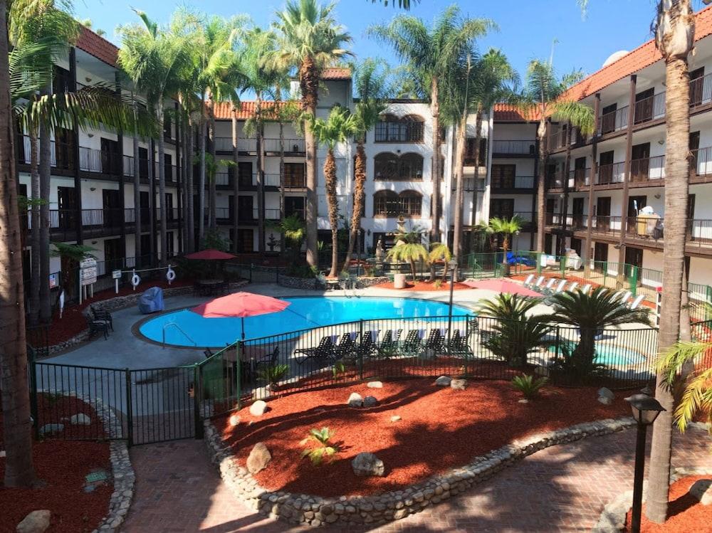 Buena Park Grand Hotel & Suites Exterior foto